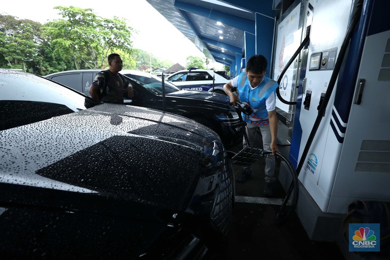 G20 juga menjadi wujud komitmen dalam green energy Pemerintah Indonesia dengan menyiapkan kendaraan listrik, baik bagi para Pemimpin, delegasi resmi, maupun jurnalis, untuk berkegiatan di kawasan Nusa Dua. G20 juga menjadi wujud komitmen dalam green energy Pemerintah Indonesia dengan menyiapkan kendaraan listrik, baik bagi para Pemimpin, delegasi resmi, maupun jurnalis, untuk berkegiatan di kawasan Nusa Dua. (CNBC Indonesia/Tri Susilo)