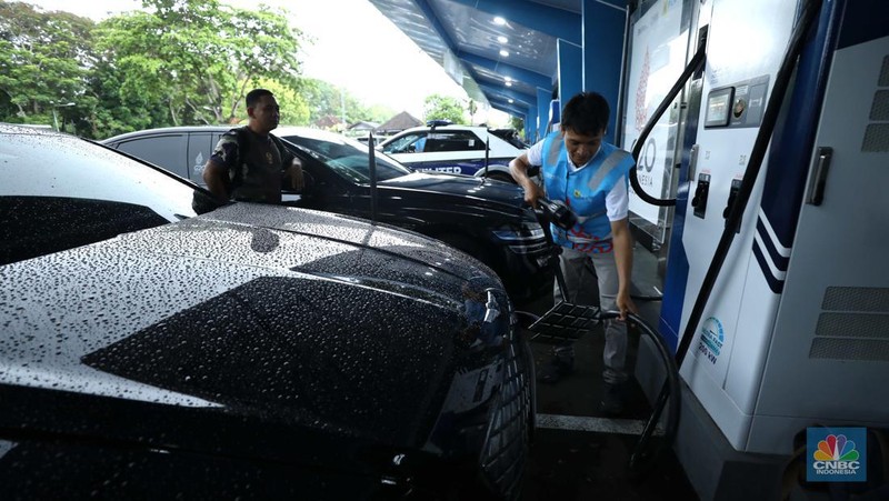G20 juga menjadi wujud komitmen dalam green energy Pemerintah Indonesia dengan menyiapkan kendaraan listrik, baik bagi para Pemimpin, delegasi resmi, maupun jurnalis, untuk berkegiatan di kawasan Nusa Dua. (CNBC Indonesia/Tri Susilo)