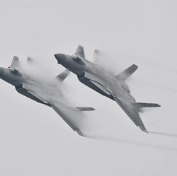 China Kirim Jet Tempur, 'Ancam' Pesawat AS di Selat Taiwan