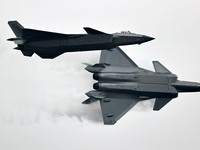 Sangar! Potret Jet Tempur Siluman China Unjuk Gigi di Langit