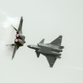 Jet tempur siluman J-20 tampil di langit pada hari pembukaan Pameran Penerbangan dan Antariksa Internasional China ke-14, atau Airshow China 2022, pada 8 November 2022 di Zhuhai, Provinsi Guangdong, China. (Foto oleh VCG/VCG via Getty Images)