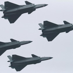 Awas Perang Baru Pecah, China Kerahkan 68 Jet-10 Kapal Perang
