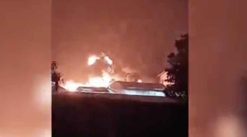 Kebakaran melanda pabrik Gudang Garam Kediri, Jawa Timur. Peristiwa tersebut terekam dalam sebuah video yang memperlihatkan bumbungan api di lokasi kejadian. (Tangkapan Layar 20Detik.com)