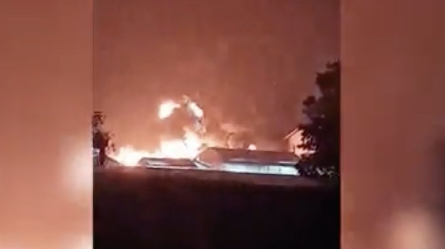 Kebakaran melanda pabrik Gudang Garam Kediri, Jawa Timur. Peristiwa tersebut terekam dalam sebuah video yang memperlihatkan bumbungan api di lokasi kejadian. (Tangkapan Layar 20Detik.com)