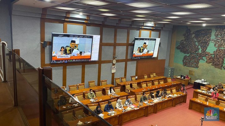 Komisi X DPR RI Rapat Dengar Pendapat Umum Komisi X DPR RI dengan Ketua Kelompok Kerja Guru. Komisi X DPR RI Rapat Dengar Pendapat Umum Komisi X DPR RI dengan Ketua Kelompok Kerja Guru. (CNBC Indonesia/Anisa Sopiah)