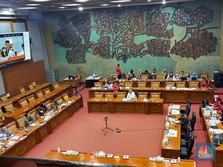 DPR Sentil Menteri Jokowi, Bikin Guru & Honorer 'Nangis'