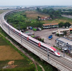 Kejar Tayang! Proyek Kereta Cepat Dikebut, Beres 18 Agustus?