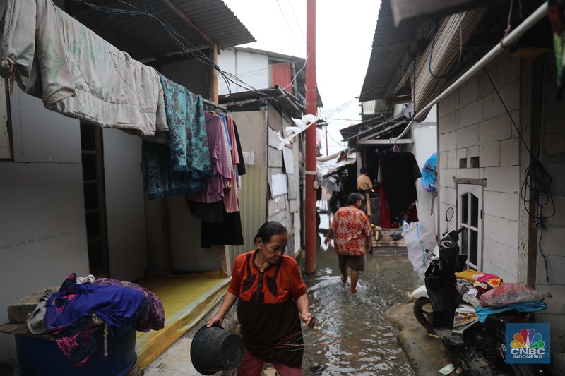 Pesisir Muara Angke di wilayah Pluit, Penjaringan, Jakarta Utara, terpantau masih aman dari terjangan banjir rob pada (9/11/2022). (CNBC Indonesia/ Muhammad Sabki)