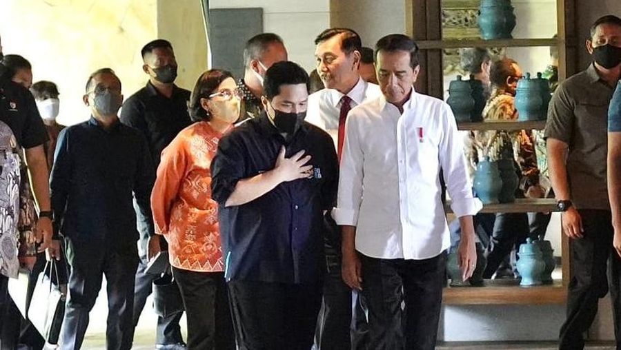Presiden Joko Widodo menggelar rapat terbatas bersama para menteri untuk memastikan keamanan energi nasional di sela-sela persiapan G20. (tangkapan Layar via Twitter @erickthohir)