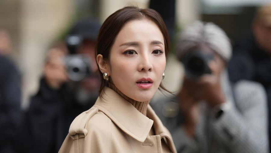 PARIS, FRANCE - SEPTEMBER 29: Sandara Park wears gold earrings, a brown ribbed wool turtleneck pullover, a beige coat, outside Chloe, during Paris Fashion Week - Womenswear Spring/Summer 2023, on September 29, 2022 in Paris, France. (Photo by Edward Berthelot/Getty Images)