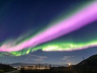 Medan Magnet Bumi Bolong, Aurora Pink Muncul di Langit