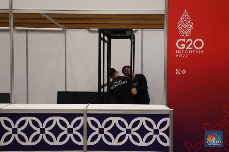 Pengamanan Jelang KTT G20 Bali Pasukan personil gabungan TNI-Polri melakukan pengamanan jelang KTT G20 di Nusa Dua, Badung, Bali, Kamis (10/11/2022). Pemerintah Indonesia tak main-main soal keamanan jelang perhelatan Konferensi Tingkat Tinggi (KTT) G20. Ini terlihat dari banyaknya pasukan pengamanan di sekitar wilayah Nusa Dua. (CNBC Indonesia/ Tri Susilo)