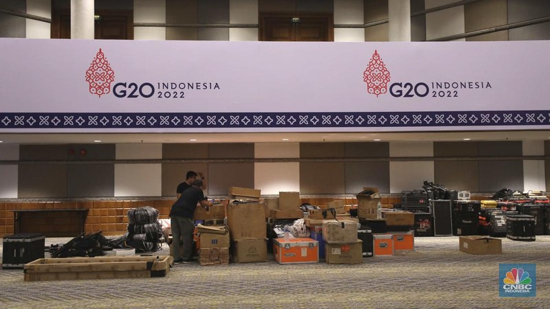 Pasukan personil gabungan TNI-Polri melakukan pengamanan jelang KTT G20 di Nusa Dua, Badung, Bali, Kamis (10/11/2022). Pemerintah Indonesia tak main-main soal keamanan jelang perhelatan Konferensi Tingkat Tinggi (KTT) G20. Ini terlihat dari banyaknya pasukan pengamanan di sekitar wilayah Nusa Dua. (CNBC Indonesia/ Tri Susilo)