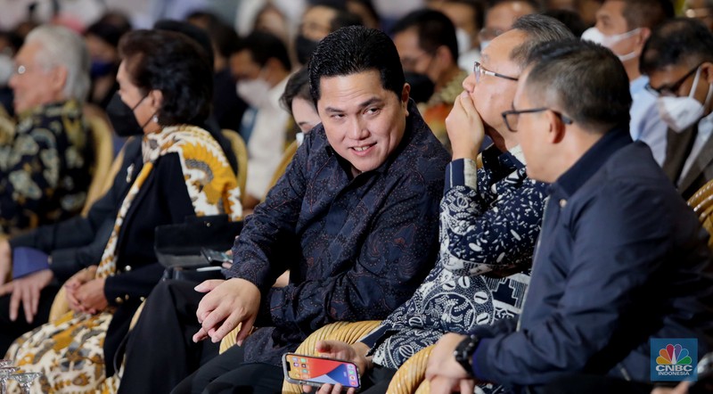 Menteri BUMN Erick Thohir di acara peluncuran Buku Bukan Kisah Sukses Erick Thohir di pameran buku Indonesia Internasional Book Fair di JCC Senayan, Jakarta, Kamis, 10/11. Menteri BUMN Erick Thohir di acara peluncuran Buku Bukan Kisah Sukses Erick Thohir di pameran buku Indonesia Internasional Book Fair di JCC Senayan, Jakarta, Kamis, 10/11. (CNBC Indonesia/ Muhammad Sabki)