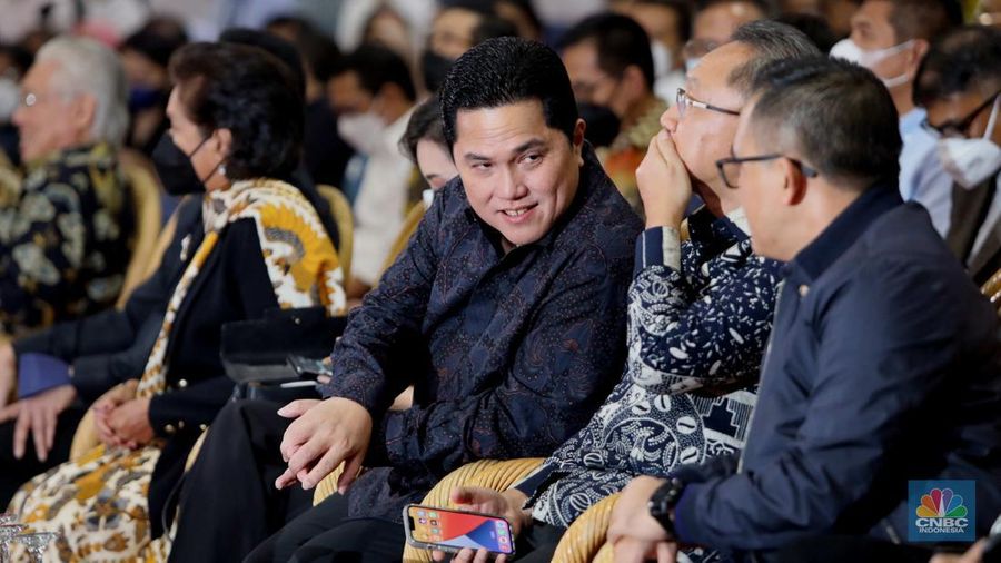 Menteri BUMN Erick Thohir di acara peluncuran Buku Bukan Kisah Sukses Erick Thohir di pameran buku Indonesia Internasional Book Fair di JCC Senayan, Jakarta, Kamis, 10/11.  (CNBC Indonesia/ Muhammad Sabki)