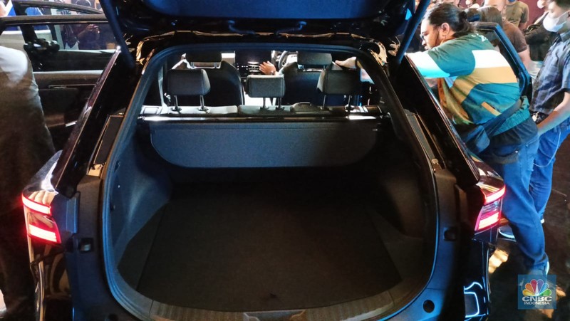 Mobil listrik full Electric Vehicle (EV) pertama dari Toyota akhirnya meluncur. Yaitu Toyota bZ4X yang rilis resmi hari ini, Kamis (10/11/22). Mobil listrik full Electric Vehicle (EV) pertama dari Toyota akhirnya meluncur. Yaitu Toyota bZ4X yang rilis resmi hari ini, Kamis (10/11/22). (CNBC Indonesia/Ferry Sandi)