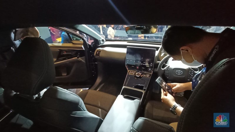 Mobil listrik full Electric Vehicle (EV) pertama dari Toyota akhirnya meluncur. Yaitu Toyota bZ4X yang rilis resmi hari ini, Kamis (10/11/22). (CNBC Indonesia/Ferry Sandi)