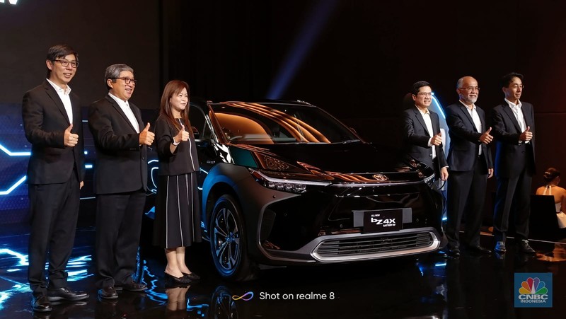 Mobil listrik full Electric Vehicle (EV) pertama dari Toyota akhirnya meluncur. Yaitu Toyota bZ4X yang rilis resmi hari ini, Kamis (10/11/22). Mobil listrik full Electric Vehicle (EV) pertama dari Toyota akhirnya meluncur. Yaitu Toyota bZ4X yang rilis resmi hari ini, Kamis (10/11/22). (CNBC Indonesia/Ferry Sandi)