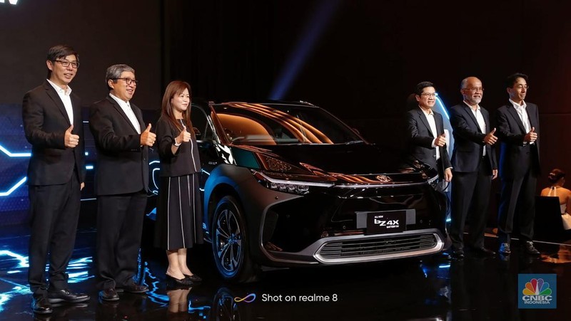 Mobil listrik full Electric Vehicle (EV) pertama dari Toyota akhirnya meluncur. Yaitu Toyota bZ4X yang rilis resmi hari ini, Kamis (10/11/22). (CNBC Indonesia/Ferry Sandi)