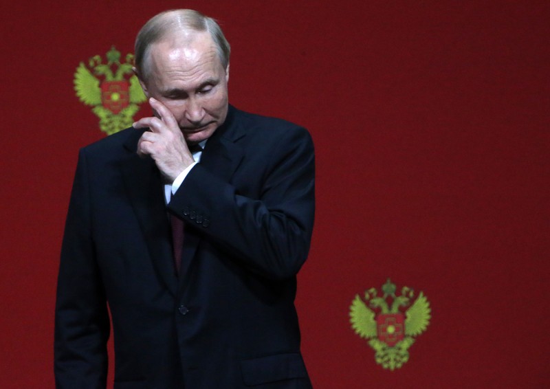 MOSCOW, RUSSIA - NOVEMBER 9: (RUSSIA OUT) Presiden Rusia Vladimir Putin terlihat selama upacara penghargaan menandai peringatan 75 tahun Badan Medis-Biologis Federal Rusia (FMBA) di Istana Negara Kremlin, 9 November 2022, di Moskow, Rusia. Presiden Putin diperkirakan akan melewatkan KTT Pemimpin G20 dan KTT APEC November ini. (Kontributor/Getty Images)