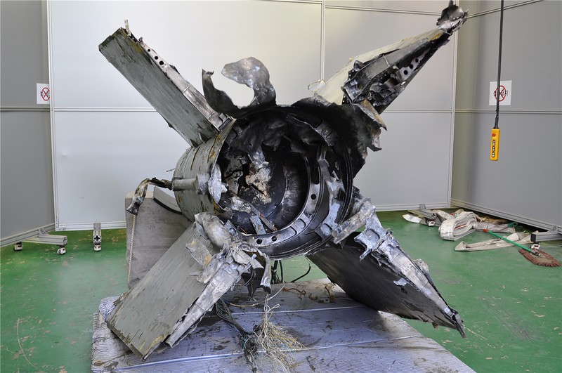 Puing rudal SA-5 jenis permukaan ke udara era Uni Soviet Milik Korea Utara yang ditemukan oleh korea selatan Puing-puing rudal Korea Utara yang diselamatkan dari perairan Korea Selatan yang diidentifikasi sebagai bagian dari rudal SA-5 jenis permukaan ke udara era Uni Soviet terlihat di Kementerian Pertahanan di Seoul, Korea Selatan, Rabu (9/11/2022). Menurut Menteri Pertahanan Jepang Yasukazu Hamada kepada wartawan, rudal itu terbang ke ketinggian hingga 50 km (31,07 mil), dan mencakup jangkauan 250 km. (Yonhap via REUTERS)