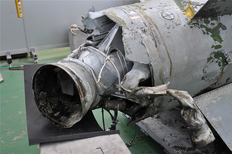 Puing rudal SA-5 jenis permukaan ke udara era Uni Soviet Milik Korea Utara yang ditemukan oleh korea selatan Puing-puing rudal Korea Utara yang diselamatkan dari perairan Korea Selatan yang diidentifikasi sebagai bagian dari rudal SA-5 jenis permukaan ke udara era Uni Soviet terlihat di Kementerian Pertahanan di Seoul, Korea Selatan, Rabu (9/11/2022). Menurut Menteri Pertahanan Jepang Yasukazu Hamada kepada wartawan, rudal itu terbang ke ketinggian hingga 50 km (31,07 mil), dan mencakup jangkauan 250 km. (Yonhap via REUTERS)