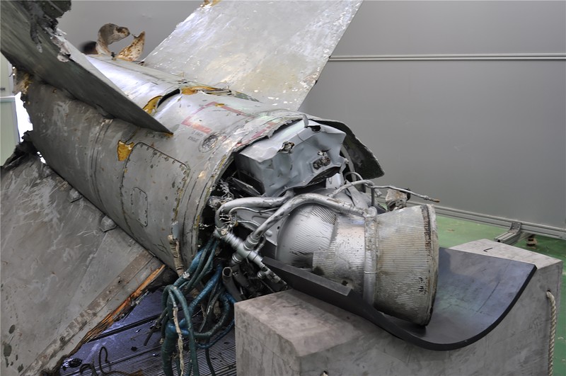 Puing rudal SA-5 jenis permukaan ke udara era Uni Soviet Milik Korea Utara yang ditemukan oleh korea selatan Puing-puing rudal Korea Utara yang diselamatkan dari perairan Korea Selatan yang diidentifikasi sebagai bagian dari rudal SA-5 jenis permukaan ke udara era Uni Soviet terlihat di Kementerian Pertahanan di Seoul, Korea Selatan, Rabu (9/11/2022). Menurut Menteri Pertahanan Jepang Yasukazu Hamada kepada wartawan, rudal itu terbang ke ketinggian hingga 50 km (31,07 mil), dan mencakup jangkauan 250 km. (Yonhap via REUTERS)