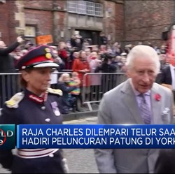 Momen Insiden Raja Charles Dilempari Telur di Acara Publik