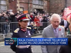 Momen Insiden Raja Charles Dilempari Telur di Acara Publik