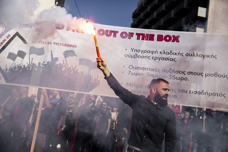 09 November 2022, Greece, Athen: Members of the communist trade union PAME protest against high prices during a 24-hour general strike in Athens. The major Greek trade unions have called for a nationwide 24-hour strike. Photo: Socrates Baltagiannis/dpa (Socrates Baltagiannis/picture alliance via Getty Images)