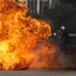 Alert! Bom Bunuh Diri Meledak, 3 Orang Tewas