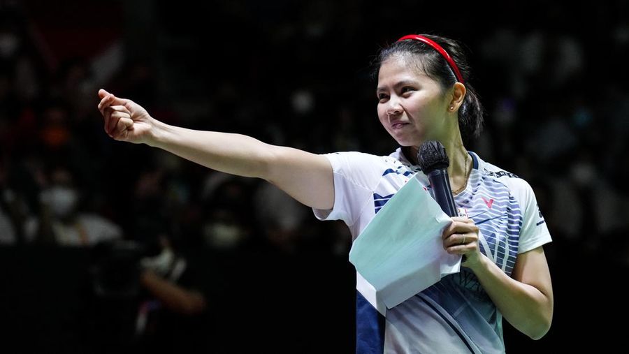 Greysia Polii dari Indonesia menghadiri upacara perpisahan pensiunnya pada hari keenam Daihatsu Indonesia Masters di Istora Senayan pada 12 Juni 2022 di Jakarta, Indonesia. (File. Shi Tang/Getty Images)