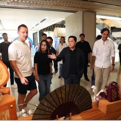Erick Temani Terry dan Nesta Belanja Di Mall Sarinah