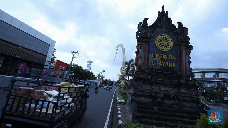 Penerapan ganjil genap di sepuluh ruas jalan di Bali selama Konferensi Tingkat Tinggi (KTT) G20 belum berlaku hari ini Jumat (11/11/2022) hingga Jumat (17/11/2022). Masyarakat yang melintasi jalan ini masih bisa melewatinya. Penerapan ganjil genap di sepuluh ruas jalan di Bali selama Konferensi Tingkat Tinggi (KTT) G20 belum berlaku hari ini Jumat (11/11/2022) hingga Jumat (17/11/2022). Masyarakat yang melintasi jalan ini masih bisa melewatinya. CNBC Indonesia/Tri Susilo)