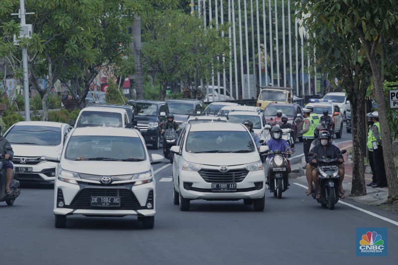 Penerapan ganjil genap di sepuluh ruas jalan di Bali selama Konferensi Tingkat Tinggi (KTT) G20 belum berlaku hari ini Jumat (11/11/2022) hingga Jumat (17/11/2022). Masyarakat yang melintasi jalan ini masih bisa melewatinya. Penerapan ganjil genap di sepuluh ruas jalan di Bali selama Konferensi Tingkat Tinggi (KTT) G20 belum berlaku hari ini Jumat (11/11/2022) hingga Jumat (17/11/2022). Masyarakat yang melintasi jalan ini masih bisa melewatinya. CNBC Indonesia/Tri Susilo)