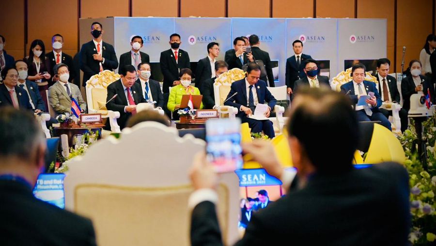 Pertemuan pemimpin ASEAN dengan ASEAN Business Advisory Council (ASEAN-BAC) di hotel Sokha, Phnom Penh, Kamboja, Kamis (10/11/2022). (Foto: Laily Rachev - Biro Pers Sekretariat Presiden)