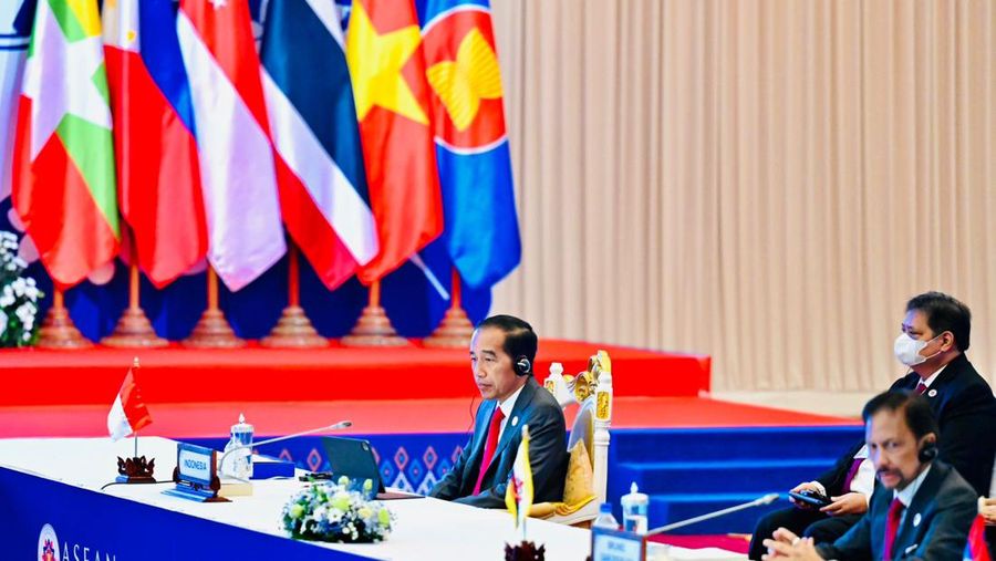 Presiden Joko Widodo menggarisbawahi pentingnya upaya maksimal negara ASEAN untuk memelihara kesatuan dan sentralitas ASEAN. ( Foto: Laily Rachev - Biro Pers Sekretariat Presiden )