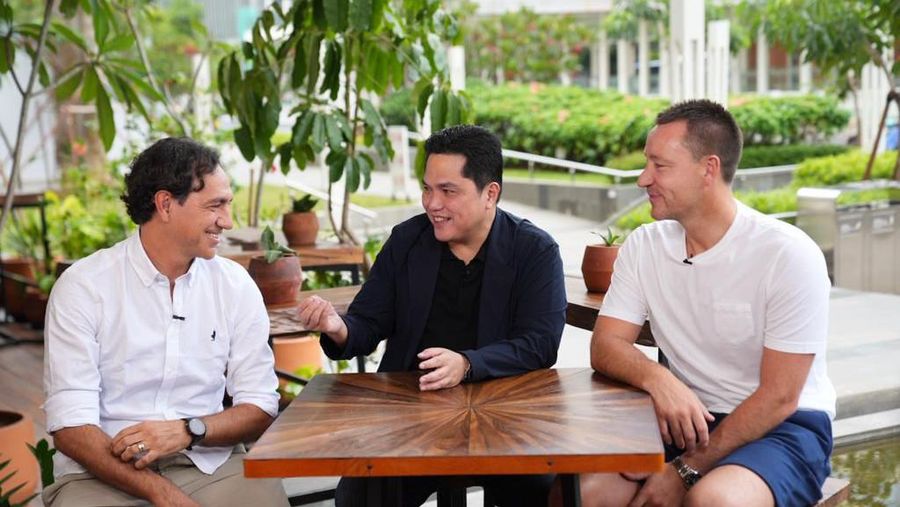 Sarapan Pagi Erick Thohir bersama pemain bola Alessandro Nesta dan Jhon Terry. (Dok. Twitter @erickthohir)