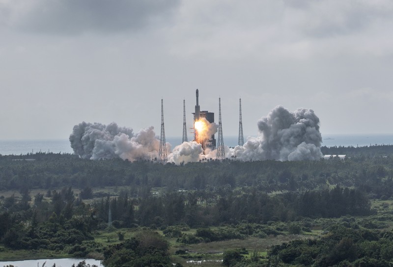 WENCHANG, CHINA - NOVEMBER 12: A Long March-7 Y6 rocket carrying the Tianzhou-5 cargo spacecraft blasts off from the Wenchang Spacecraft Launch Site on November 12, 2022 in Wenchang, Hainan Province of China. (Photo by Luo Yunfei/China News Service via Getty Images)