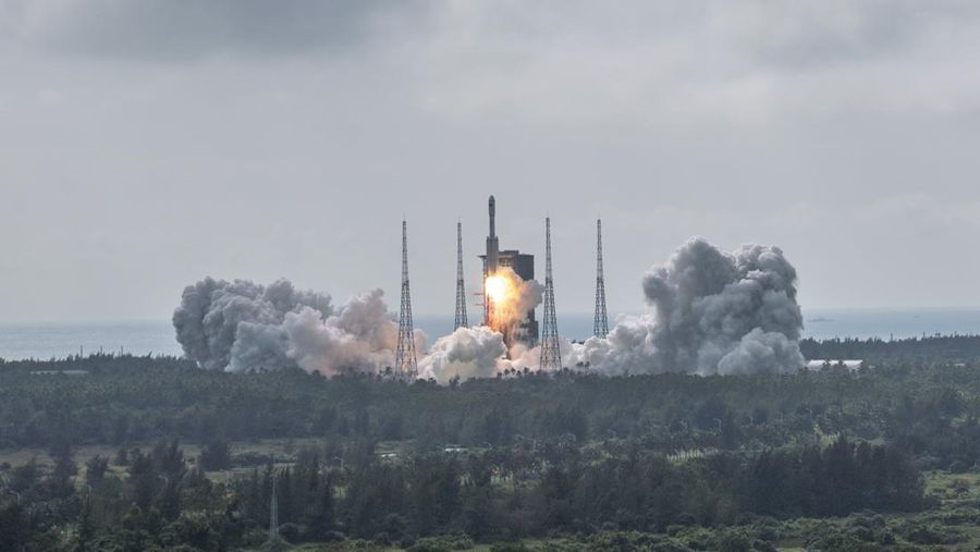WENCHANG, CHINA - NOVEMBER 12: A Long March-7 Y6 rocket carrying the Tianzhou-5 cargo spacecraft blasts off from the Wenchang Spacecraft Launch Site on November 12, 2022 in Wenchang, Hainan Province of China. (Photo by Luo Yunfei/China News Service via Getty Images)