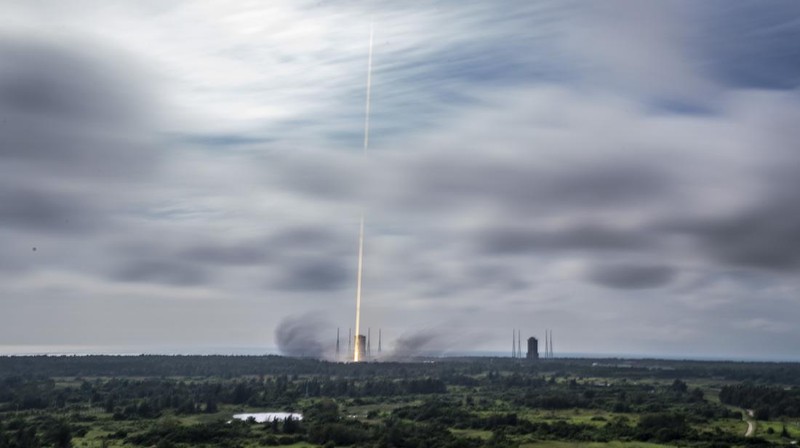 WENCHANG, CHINA - NOVEMBER 12: A Long March-7 Y6 rocket carrying the Tianzhou-5 cargo spacecraft blasts off from the Wenchang Spacecraft Launch Site on November 12, 2022 in Wenchang, Hainan Province of China. (Photo by Luo Yunfei/China News Service via Getty Images)