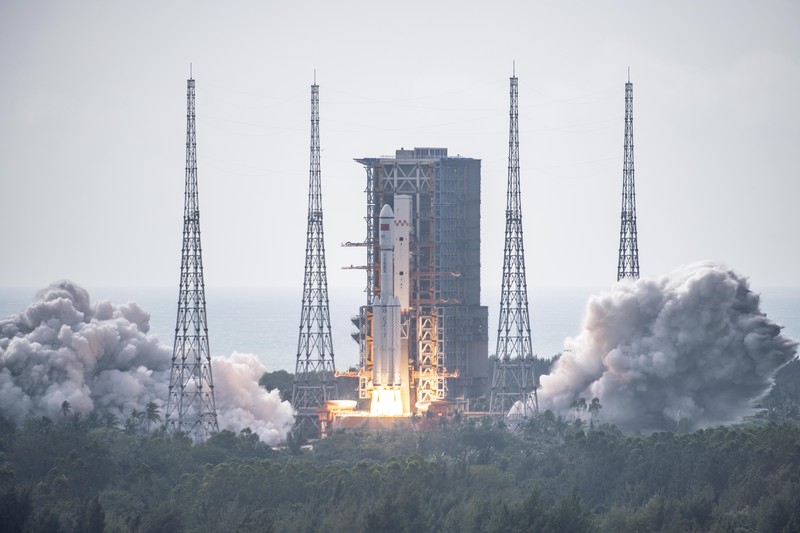 WENCHANG, CHINA - NOVEMBER 12: A Long March-7 Y6 rocket carrying the Tianzhou-5 cargo spacecraft blasts off from the Wenchang Spacecraft Launch Site on November 12, 2022 in Wenchang, Hainan Province of China. (Photo by Luo Yunfei/China News Service via Getty Images)