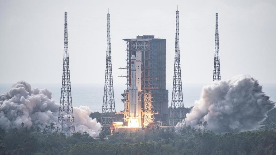 WENCHANG, CHINA - NOVEMBER 12: A Long March-7 Y6 rocket carrying the Tianzhou-5 cargo spacecraft blasts off from the Wenchang Spacecraft Launch Site on November 12, 2022 in Wenchang, Hainan Province of China. (Photo by Luo Yunfei/China News Service via Getty Images)