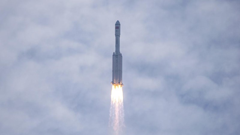 WENCHANG, CHINA - NOVEMBER 12: A Long March-7 Y6 rocket carrying the Tianzhou-5 cargo spacecraft blasts off from the Wenchang Spacecraft Launch Site on November 12, 2022 in Wenchang, Hainan Province of China. (Photo by Luo Yunfei/China News Service via Getty Images)