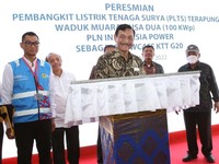 Jelang G20, Luhut Resmikan PLTS Terapung Milik PLN di Bali