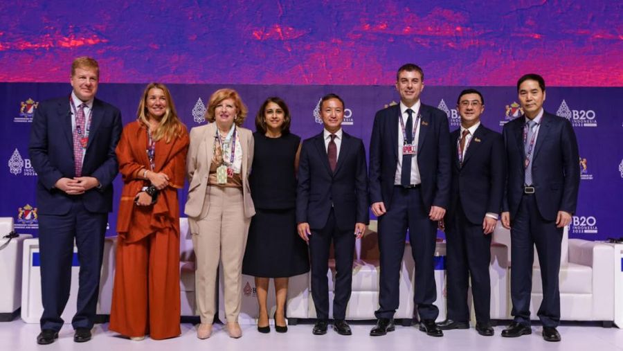 Presiden Direktur PT HM Sampoerna Tbk. Vassilis Gkatzelis turut hadir dalam Konferensi Tingkat Tinggi B20 (B20 Summit) Indonesia di Bali, Minggu (13/11/2022). Bersama para panelis lainnya, Vassilis menyampaikan pandangannya pada sesi “Membangun Ketahanan Rantai Pasok Nasional dan Regional untuk Mencegah Disrupsi Perdagangan” dengan penekanan pada pentingnya inklusivitas UMKM dalam rantai pasok global sebagai salah satu kontributor dalam perekonomian. (Ist)