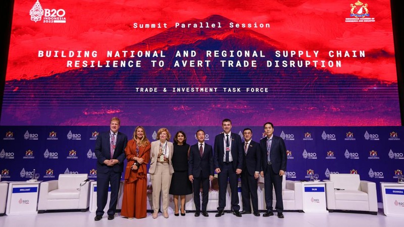 Presiden Direktur PT HM Sampoerna Tbk. Vassilis Gkatzelis turut hadir dalam Konferensi Tingkat Tinggi B20 (B20 Summit) Indonesia di Bali, Minggu (13/11/2022). Bersama para panelis lainnya, Vassilis menyampaikan pandangannya pada sesi “Membangun Ketahanan Rantai Pasok Nasional dan Regional untuk Mencegah Disrupsi Perdagangan” dengan penekanan pada pentingnya inklusivitas UMKM dalam rantai pasok global sebagai salah satu kontributor dalam perekonomian. (Ist)