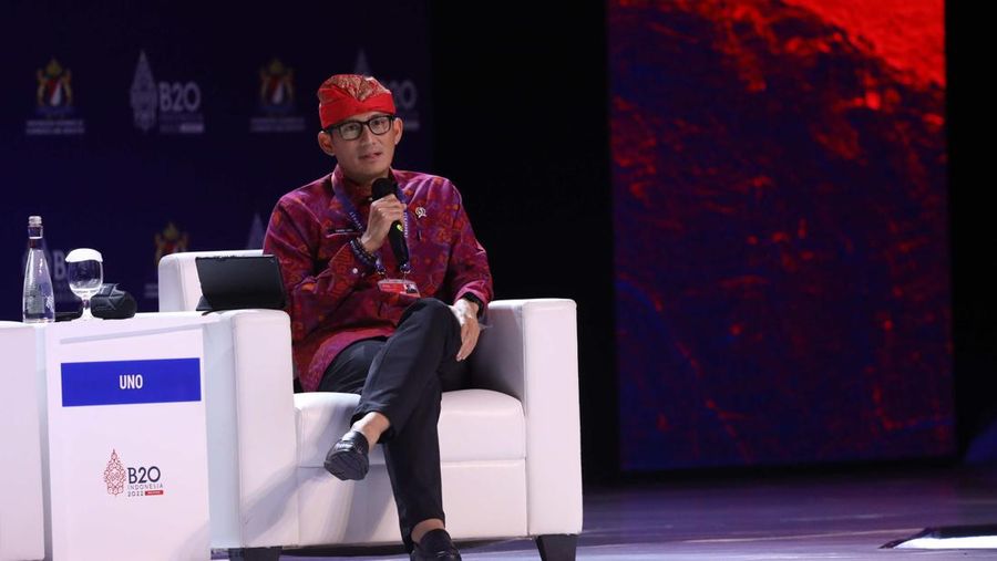 Menteri Pariwisata Sandiaga Uno dalam acara Talk show B20 Summit di BNDCC Nusa Dua Bali, Minggu (13/11/2022). (վ/Tri Susilo)