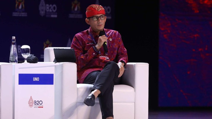 Menteri Pariwisata Sandiaga Uno dalam acara Talk show B20 Summit di BNDCC Nusa Dua Bali, Minggu (13/11/2022). (CNBC Indonesia/Tri Susilo)
