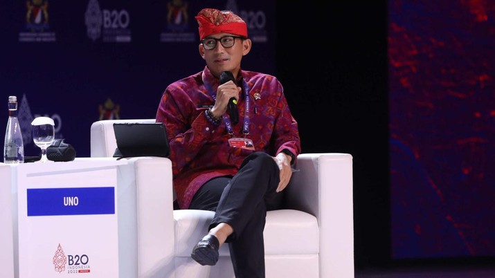 Menteri Pariwisata Sandiaga Uno dalam acara Talk show B20 Summit di BNDCC Nusa Dua Bali, Minggu (13/11/2022). (CNBC Indonesia/Tri Susilo)